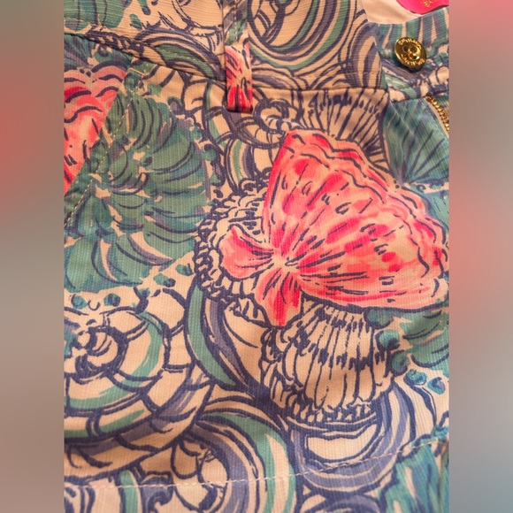 Lilly Pulitzer Blue Haven Raising Shell pattern short. - Picture 5 of 6